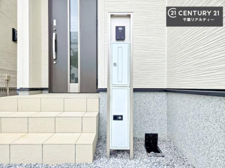 ���̑� �|�X�g��̌^��z�{�b�N�X�I���֎�����������茩���A�Ĕz�B�̃X�g���X�Ȃ��ו����m���Ɏ󂯎���_���ő�̓����ł��B�h�Ɛ��������A��^���[���ւɂ��Ή��\�I