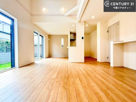 ���r���O �S�n�ǂ����r���O�͉Ƒ������R�ƏW�܂�܂��B�Ƒ��c�R�̎��Ԃ����������ł��B���Ƒ��ƁA����w�[���������Ԃ��߂��������ł��ˁB