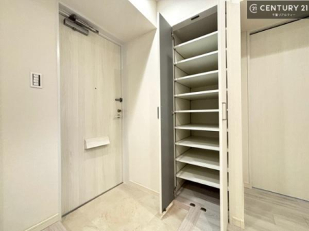 ���� �V���[�Y�{�b�N�X�t���Ȃ̂ŁA���ւ��Еt�����|�������₷���ł��I
�X�b�L���������ւŌ˂��J�����u�ԁA�������̂���S�n������Ԃ��o�}���Ă���܂��B
