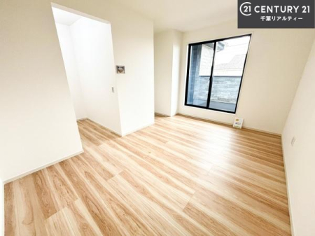 �m�� �o���R�j�[�ɖʂ��Ă���m���ł��B���邭�����肪����A���C����������ł��܂��I���N���āA�O�ɏo�Ĕw�L�т����[�ċz�����ǂ������}������邱�Ƃ��ł��܂��B