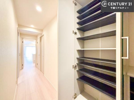 ���� �V���[�Y�{�b�N�X�t���Ȃ̂ŁA���ւ��Еt�����|�������₷���ł��I
�X�b�L���������ւŌ˂��J�����u�ԁA�������̂���S�n������Ԃ��o�}���Ă���܂��B