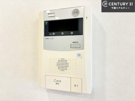 ���̑����� TV���j�^�[�t���C���^�[�z��������A�K��҂��f���Ŋm�F���Ă���Ή��ł��邽�߁A�h�Ɩʂ����S�ł��B���q�l�̂�����Ԏ��ɂ��S�����A���Ƒ��̈��S�E���S�ȕ�炵���T�|�[�g���܂��B
