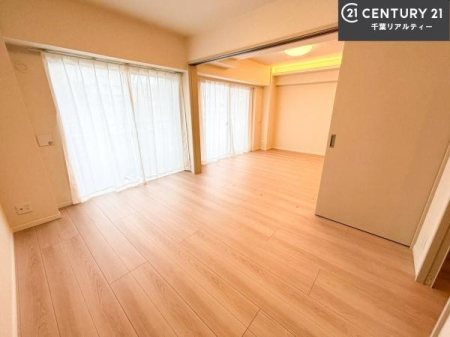 �m�� �o���R�j�[�ɖʂ��Ă���m���ł��B���邭�����肪����A���C����������ł��܂��I���N���āA�O�ɏo�Ĕw�L�т����[�ċz�����ǂ������}������邱�Ƃ��ł��܂��B