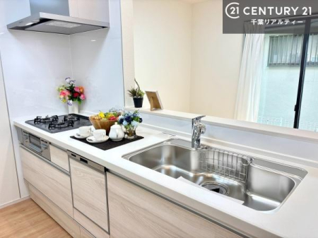 �L�b�`�� ��Ƃ����₷���V�X�e���L�b�`���ł��I���[���t���Ă���̂ŁA�����X�y�[�X�ɕ���u���Ȃ��čς݂܂��I
�L�X�g���āA���K�ɍ�Ƃ��ł��܂��I