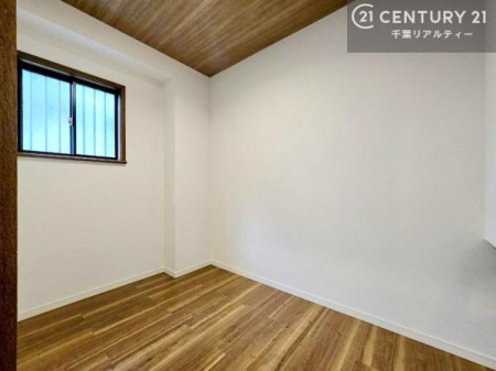 ���̑����� 3.5���̔[�˂́A�G�ߕ���ו��̎��[�X�y�[�X�Ƃ��Ă͂������A���ւ��̂������Ȃǂɂ����p�ł���֗��ȋ�Ԃł��B��炵�ɍ��킹�Ď��R�Ɏg����̂����͂ł��B
