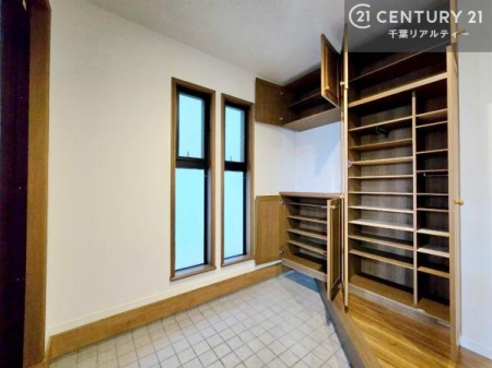 ���� �V���[�Y�{�b�N�X�t���Ȃ̂ŁA���ւ��Еt�����|�������₷���ł��I
�X�b�L���������ւŌ˂��J�����u�ԁA�������̂���S�n������Ԃ��o�}���Ă���܂��B