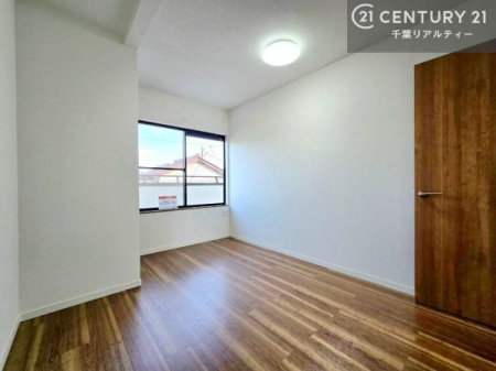 �m�� ���r���O�Ɠ����K�ɂ���A�ړ����₷���g������̗ǂ��m���B�Q���⏑�ցA���q�l�̂������ȂǁA���C�t�X�^�C���ɍ��킹�ĕ��L�����p�ł��܂��B