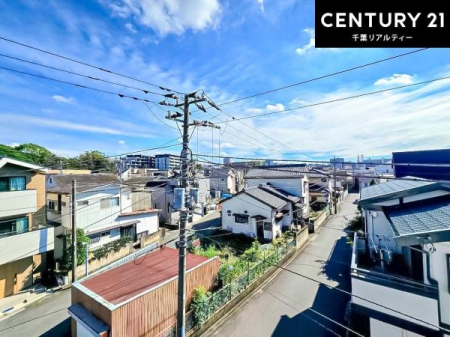 �Z�˂���̒��]�ʐ^ �����������Z��X�̌i�F��]�݂Ȃ���A���E����������m�ۂ��ꂽ���]�B�X���݂�g�߂Ɋ����A�������Ƃ����J�������y���߂܂��B