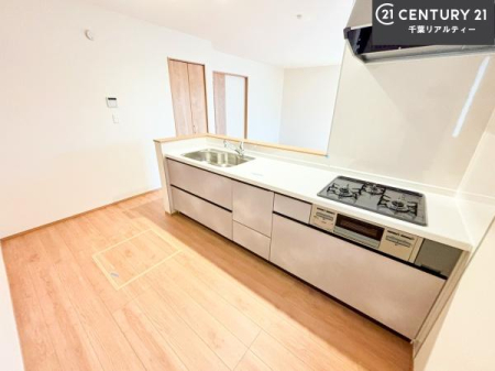 �L�b�`�� ��Ƃ肠�钲���X�y�[�X�ō�Ƃ����₷�����K�ȃL�b�`���ł��I
���q�l�ƈꏏ�ɂ��َq������y���߂�L�X�X�y�[�X�ł��B�y�����������ԂɂȂ肻���ł��ˁI