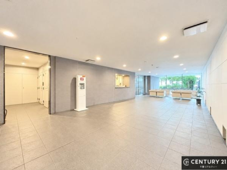 ���r�[ ���邭�J�����̂��郍�r�[�́A�}���V�����̃G���g�����X�Ƃ��ĐS�n�悢���͋C�����o�B�K�������C�����悭�}���Ă����A�������̂����Ԃł��B