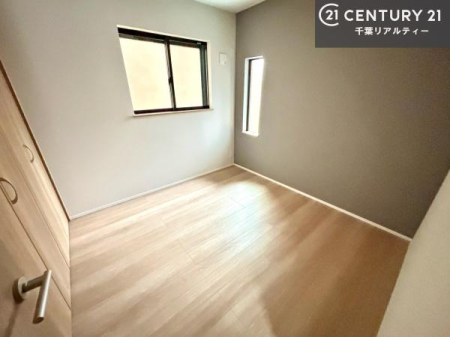 �q������ ���q���܂̋����Ƃ��Ă��������߂̗m���B�x�b�h��w�K���Ȃǂ�z�u���₷���A���q���܂����������̎��Ԃ��߂�����v���C�x�[�g��ԂƂ��Ă��g�����������܂��B