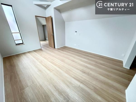 ���r���O ��؂ȉƑ����W�܂邩�炱��LDK�ɂ͂�����肽���B
�q�����������C�ɏ΂��Ȃ��瑖�����Ă���p�����������u�L���Ƃɂ��ėǂ������v�Ǝv���u�Ԃł��B
