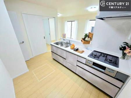 �L�b�`�� ��Ƃ肠�钲���X�y�[�X�ō�Ƃ����₷�����K�ȃL�b�`���ł��I
���q�l�ƈꏏ�ɂ��َq������y���߂�L�X�X�y�[�X�ł��B�y�����������ԂɂȂ肻���ł��ˁI