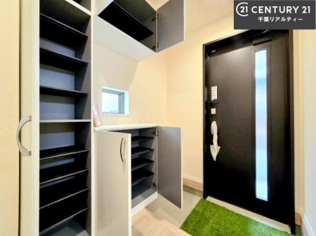 ���� �V���[�Y�{�b�N�X�t���Ȃ̂ŁA���ւ��Еt�����|�������₷���ł��I
�X�b�L���������ւŌ˂��J�����u�ԁA�������̂���S�n������Ԃ��o�}���Ă���܂��B