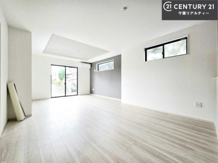 ���r���O �傫�ȑ����炽���Ղ�̗z���������閾�邢���r���O�B�J�����̂��郊�r���O�ŉƑ��c���̂��났�̎��Ԃ��߂����܂��I