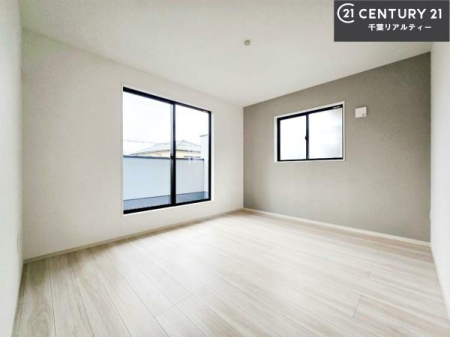 �m�� �o���R�j�[�ɖʂ��Ă���m���ł��B���邭�����肪����A���C����������ł��܂��I���N���āA�O�ɏo�Ĕw�L�т����[�ċz�����ǂ������}������邱�Ƃ��ł��܂��B