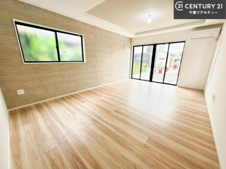���r���O �D�����z���܂肪���r���O����ł���ċ��S�n�̗ǂ���Ԃ����o���Ă���܂��I
���났�̎��Ԃ��߂����܂��I