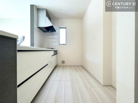 �L�b�`�� ��Ƃ肠�钲���X�y�[�X�ō�Ƃ����₷�����K�ȃL�b�`���ł��I
���q�l�ƈꏏ�ɂ��َq������y���߂�L�X�X�y�[�X�ł��B�y�����������ԂɂȂ肻���ł��ˁI