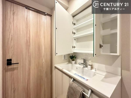 ���ʑ�E���ʏ� ���[�͂ɗD�ꂽ���ʏ��́A�����̐g�x�x��Ǝ������K�ɃT�|�[�g�B�傫�ȋ�����ԂɍL���������������A���������ӂ���Ԃł��B