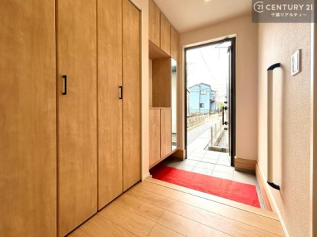 ���� �V���[�Y�{�b�N�X�t���Ȃ̂ŁA���ւ��Еt�����|�������₷���ł��I
�X�b�L���������ւŌ˂��J�����u�ԁA�������̂���S�n������Ԃ��o�}���Ă���܂��B