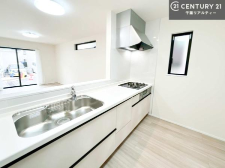 �L�b�`�� ��l�C�̑Ζʎ��V�X�e���L�b�`�����̗p���Ă��܂��I���Ƒ��̃R�~���j�P�[�V���������R�Ƒ�����݌v�ł��B
���q�l�ɂ��ڂ��͂��̂Ŋ������ł��ˁI�L�X�g���ĉ��K�ō�Ƃ��i�݂܂��B�y���d�l�z