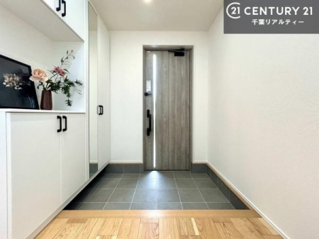 ���� �V���[�Y�{�b�N�X�t���Ȃ̂ŁA���ւ��Еt�����|�������₷���ł��I
�X�b�L���������ւŌ˂��J�����u�ԁA�������̂���S�n������Ԃ��o�}���Ă���܂��B