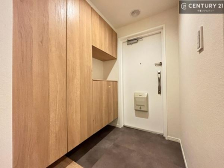 ���� �V���[�Y�{�b�N�X�t���Ȃ̂ŁA���ւ��Еt�����|�������₷���ł��I
�X�b�L���������ւŌ˂��J�����u�ԁA�������̂���S�n������Ԃ��o�}���Ă���܂��B