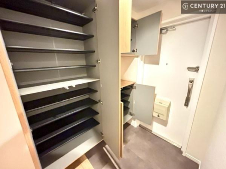 ���� �V���[�Y�{�b�N�X�t���Ȃ̂ŁA���ւ��Еt�����|�������₷���ł��I
�X�b�L���������ւŌ˂��J�����u�ԁA�������̂���S�n������Ԃ��o�}���Ă���܂��B