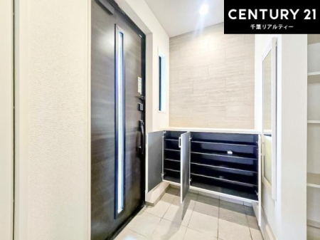 ���� �V���[�Y�{�b�N�X�t���Ȃ̂ŁA���ւ��Еt�����|�������₷���ł��I
�X�b�L���������ւŌ˂��J�����u�ԁA�������̂���S�n������Ԃ��o�}���Ă���܂��B
