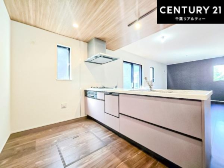 �L�b�`�� ��Ƃ肠�钲���X�y�[�X�ō�Ƃ����₷�����K�ȃL�b�`���ł��I
���q�l�ƈꏏ�ɂ��َq������y���߂�L�X�X�y�[�X�ł��B�y�����������ԂɂȂ肻���ł��ˁI