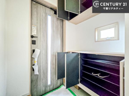 ���� �V���[�Y�{�b�N�X�t���Ȃ̂ŁA���ւ��Еt�����|�������₷���ł��I
�X�b�L���������ւŌ˂��J�����u�ԁA�������̂���S�n������Ԃ��o�}���Ă���܂��B