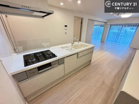 �L�b�`�� ��Ƃ肠�钲���X�y�[�X�ō�Ƃ����₷�����K�ȃL�b�`���ł��I
���q�l�ƈꏏ�ɂ��َq������y���߂�L�X�X�y�[�X�ł��B�y�����������ԂɂȂ肻���ł��ˁI