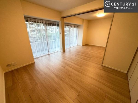 �m�� �o���R�j�[�ɖʂ��Ă���m���ł��B���邭�����肪����A���C����������ł��܂��I���N���āA�O�ɏo�Ĕw�L�т����[�ċz�����ǂ������}������邱�Ƃ��ł��܂��B