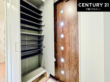 ���� �V���[�Y�{�b�N�X�t���Ȃ̂ŁA���ւ��Еt�����|�������₷���ł��I
�X�b�L���������ւŌ˂��J�����u�ԁA�������̂���S�n������Ԃ��o�}���Ă���܂��B