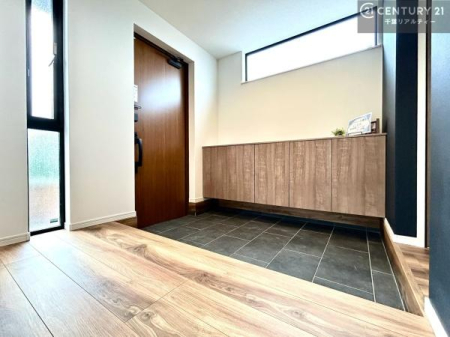���� �L�X�Ƃ������ւɂ̓V���[�Y�{�b�N�X�������B���Ƒ����̌C������������[�ł��A���ł��C�����悭���q�l���}�����܂��B