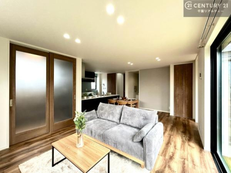 ���r���O �S�n�ǂ����r���O�͉Ƒ������R�ƏW�܂�܂��B�Ƒ��c�R�̎��Ԃ����������ł��B���Ƒ��ƁA����w�[���������Ԃ��߂��������ł��ˁB