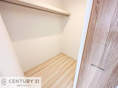 ���[ �E�H�[�N�C���N���[�[�b�g�t���ł��B��������̂��m���Ȃǂ����[���Ă��������ł��ˁI���ɂ���@�������ȂǋG�ߕ��̑傫�ȉƓd�����[�ł��܂��I�i���d�l�j