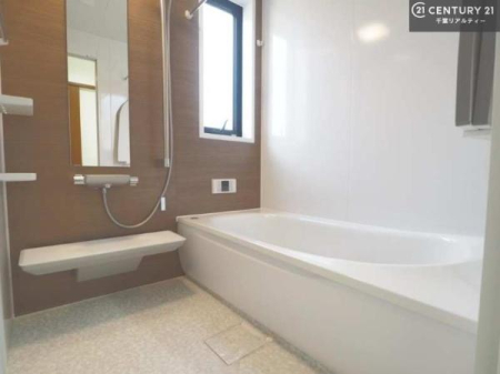 ���� �������������l�̕��͋C�̃o�X���[���́A�����o�Ă��ăo�X�^�C�����[���I
���d���撣���Ă��邲�J���ɂ��D�݂̍���̓����܂����āA�y����ł݂Ă͂������ł��傤���H