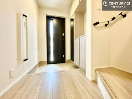 ���� �V���[�Y�{�b�N�X�t���Ȃ̂ŁA���ւ��Еt�����|�������₷���ł��I
�X�b�L���������ւŌ˂��J�����u�ԁA�������̂���S�n������Ԃ��o�}���Ă���܂��B