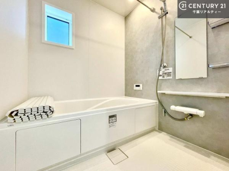 ���� ������Ƃ����������̂���o�X���[���I���K�ȃo�X�^�C��������܂��I
1���̔�����������Ɩ����Ă����f�G�ȃ����N�[�[�V������ԂɂȂ肻���ł��ˁB
