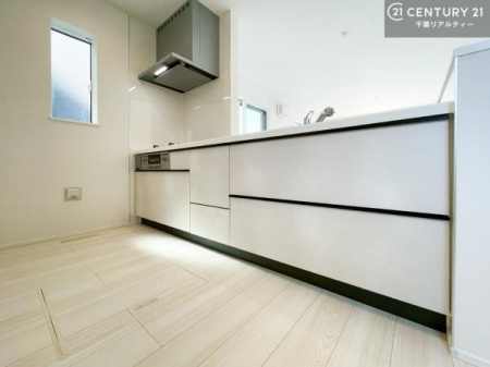 �L�b�`�� ��Ƃ肠�钲���X�y�[�X�ō�Ƃ����₷�����K�ȃL�b�`���ł��I
���q�l�ƈꏏ�ɂ��َq������y���߂�L�X�X�y�[�X�ł��B�y�����������ԂɂȂ肻���ł��ˁI