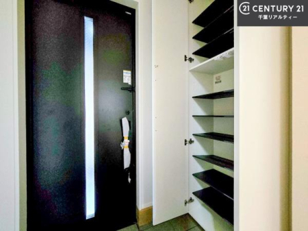 ���� �V���[�Y�{�b�N�X�t���Ȃ̂ŁA���ւ��Еt�����|�������₷���ł��I
�X�b�L���������ւŌ˂��J�����u�ԁA�������̂���S�n������Ԃ��o�}���Ă���܂��B