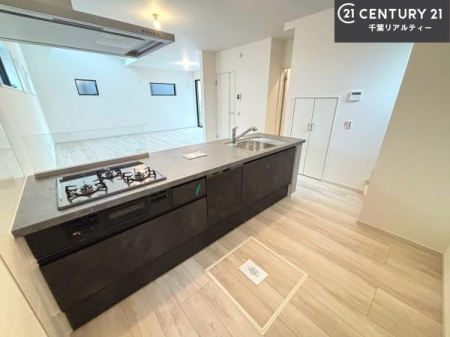 �L�b�`�� ��Ƃ肠�钲���X�y�[�X�ō�Ƃ����₷�����K�ȃL�b�`���ł��I
���q�l�ƈꏏ�ɂ��َq������y���߂�L�X�X�y�[�X�ł��B�y�����������ԂɂȂ肻���ł��ˁI