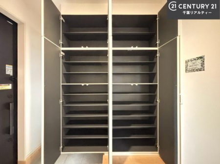 ���� �V���[�Y�{�b�N�X�t���Ȃ̂ŁA���ւ��Еt�����|�������₷���ł��I
�X�b�L���������ւŌ˂��J�����u�ԁA�������̂���S�n������Ԃ��o�}���Ă���܂��B