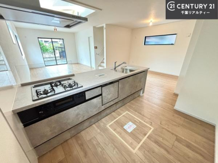 �L�b�`�� ��Ƃ肠�钲���X�y�[�X�ō�Ƃ����₷�����K�ȃL�b�`���ł��I
���q�l�ƈꏏ�ɂ��َq������y���߂�L�X�X�y�[�X�ł��B�y�����������ԂɂȂ肻���ł��ˁI