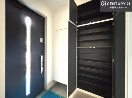 ���� �V���[�Y�{�b�N�X�t���Ȃ̂ŁA���ւ��Еt�����|�������₷���ł��I
�X�b�L���������ւŌ˂��J�����u�ԁA�������̂���S�n������Ԃ��o�}���Ă���܂��B