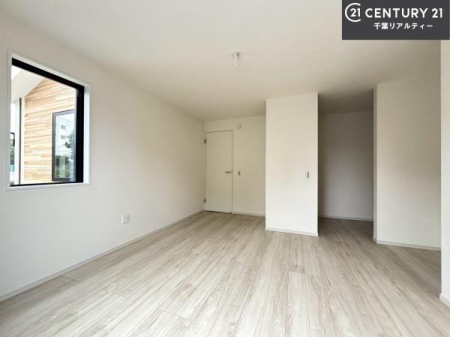 �Q�� �D���������������ޗm���́A���̖ڊo�߂��C�������ǂ������ł��ˁB���������Ԃ��������Ɖ߂������Ƃ��ł��܂��B�D�����F�����̃t���[�����O���ǂ�ȉƋ�ɂ��}�b�`���܂��I