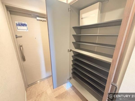 ���� �V���[�Y�{�b�N�X�t���Ȃ̂ŁA���ւ��Еt�����|�������₷���ł��I
�X�b�L���������ւŌ˂��J�����u�ԁA�������̂���S�n������Ԃ��o�}���Ă���܂��B