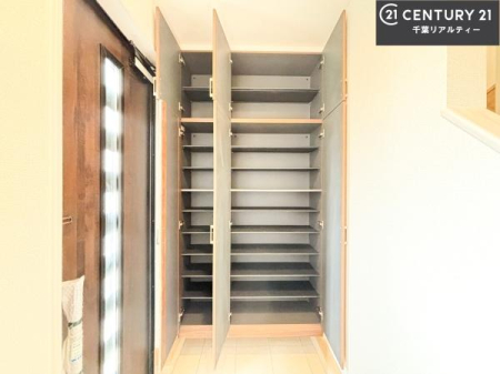 ���� �V���[�Y�{�b�N�X�t���Ȃ̂ŁA���ւ��Еt�����|�������₷���ł��I
�X�b�L���������ւŌ˂��J�����u�ԁA�������̂���S�n������Ԃ��o�}���Ă���܂��B