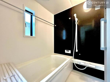 ���� �������������l�̕��͋C�̃o�X���[���́A�����o�Ă��ăo�X�^�C�����[���I
���d���撣���Ă��邲�J���ɂ��D�݂̍���̓����܂����āA�y����ł݂Ă͂������ł��傤���H